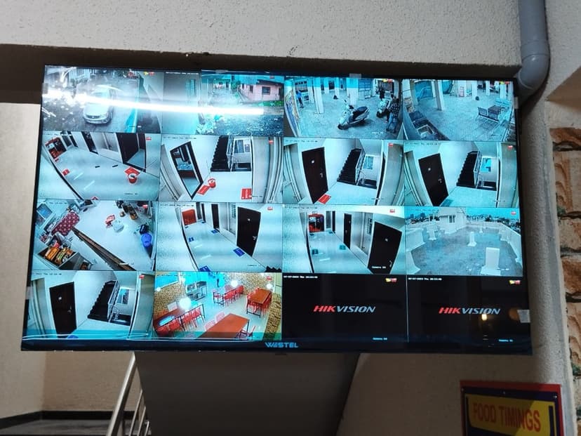 24/7 CCTV security monitoring system at Srinivasa PG Wadgaonsheri